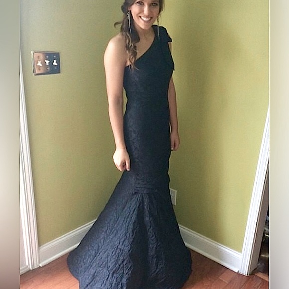 David Meister Dresses & Skirts - Formal⭐️ David Meister Black Floral One Shoulder Mermaid Dress Evening Gown Prom